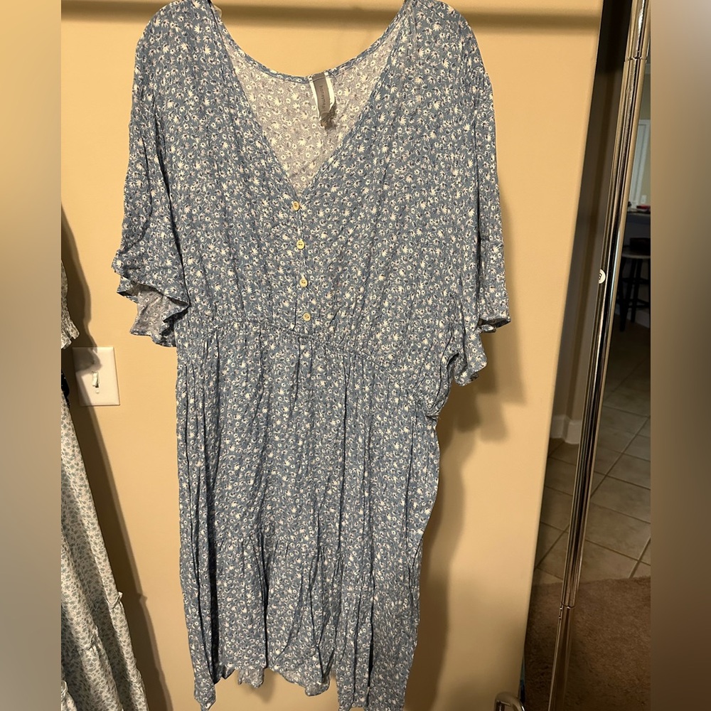 NWOT Knee Length Blue Floral Dress